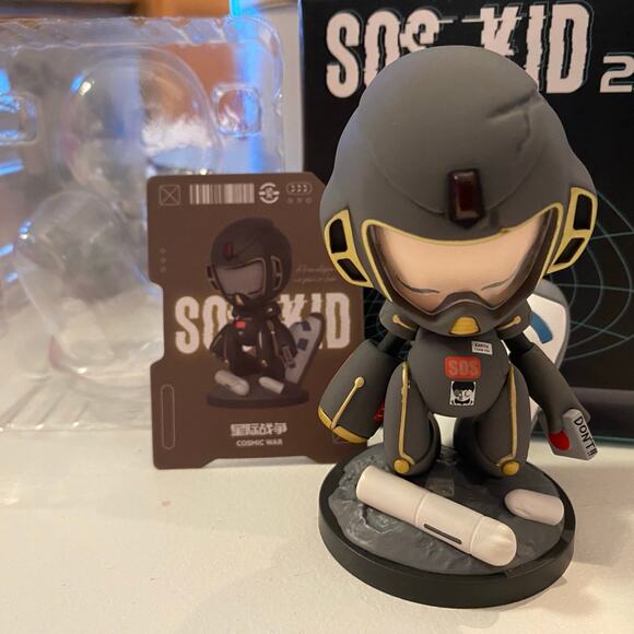 SOSKID 2 Metaverse Utopia Cosmic War Blind Box - Picture 1 of 3